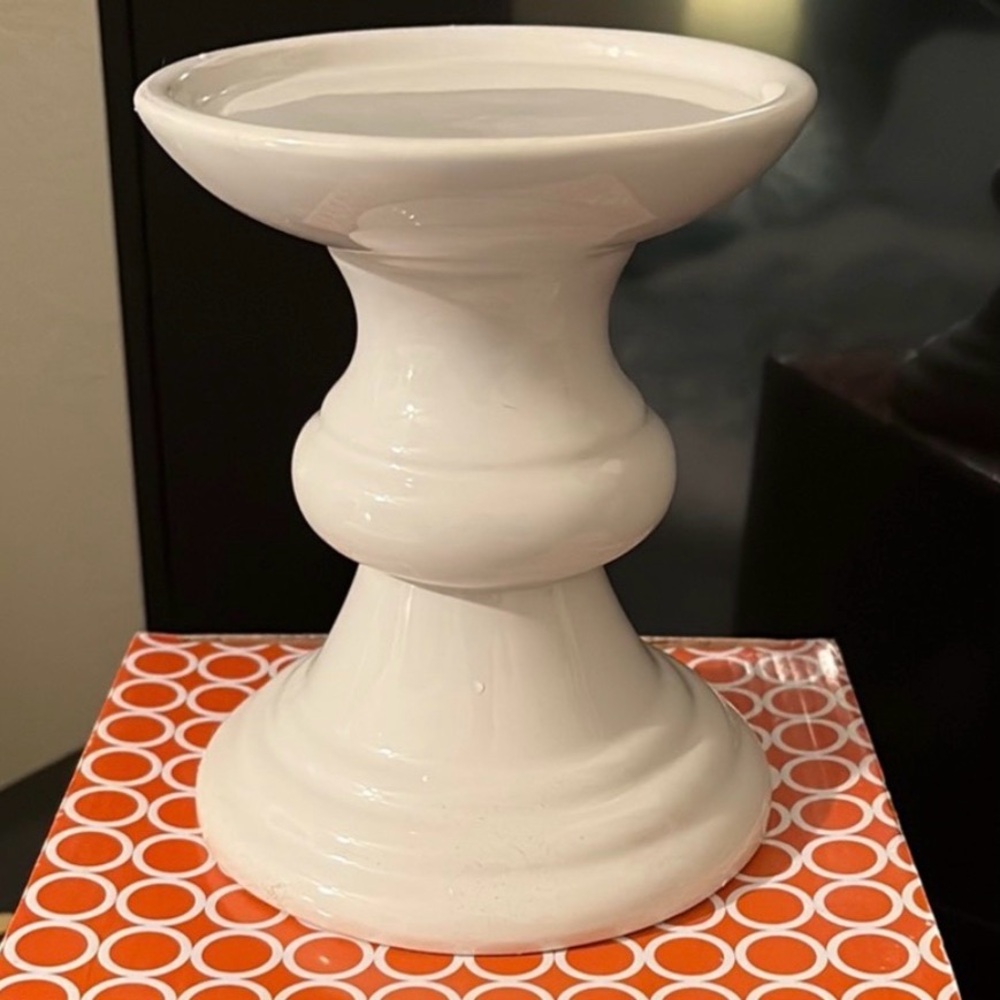 Gold Canyon Glossy White Candle Holder